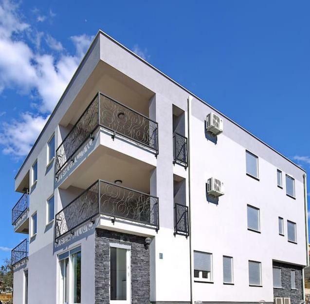 Oleandra Apartments Drage Exterior photo